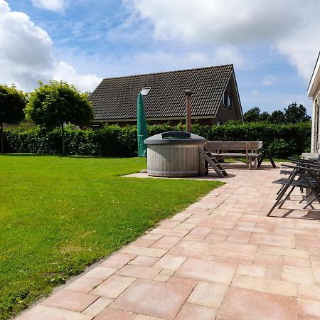 Vila Wellnesshuis Met Hottub, Ligbad En Grote Tuin Tzummarum Exteriér fotografie