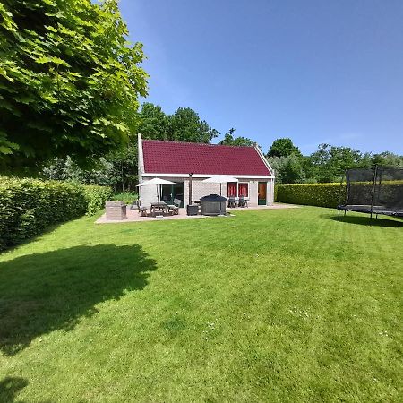 Vila Wellnesshuis Met Hottub, Ligbad En Grote Tuin Tzummarum Exteriér fotografie
