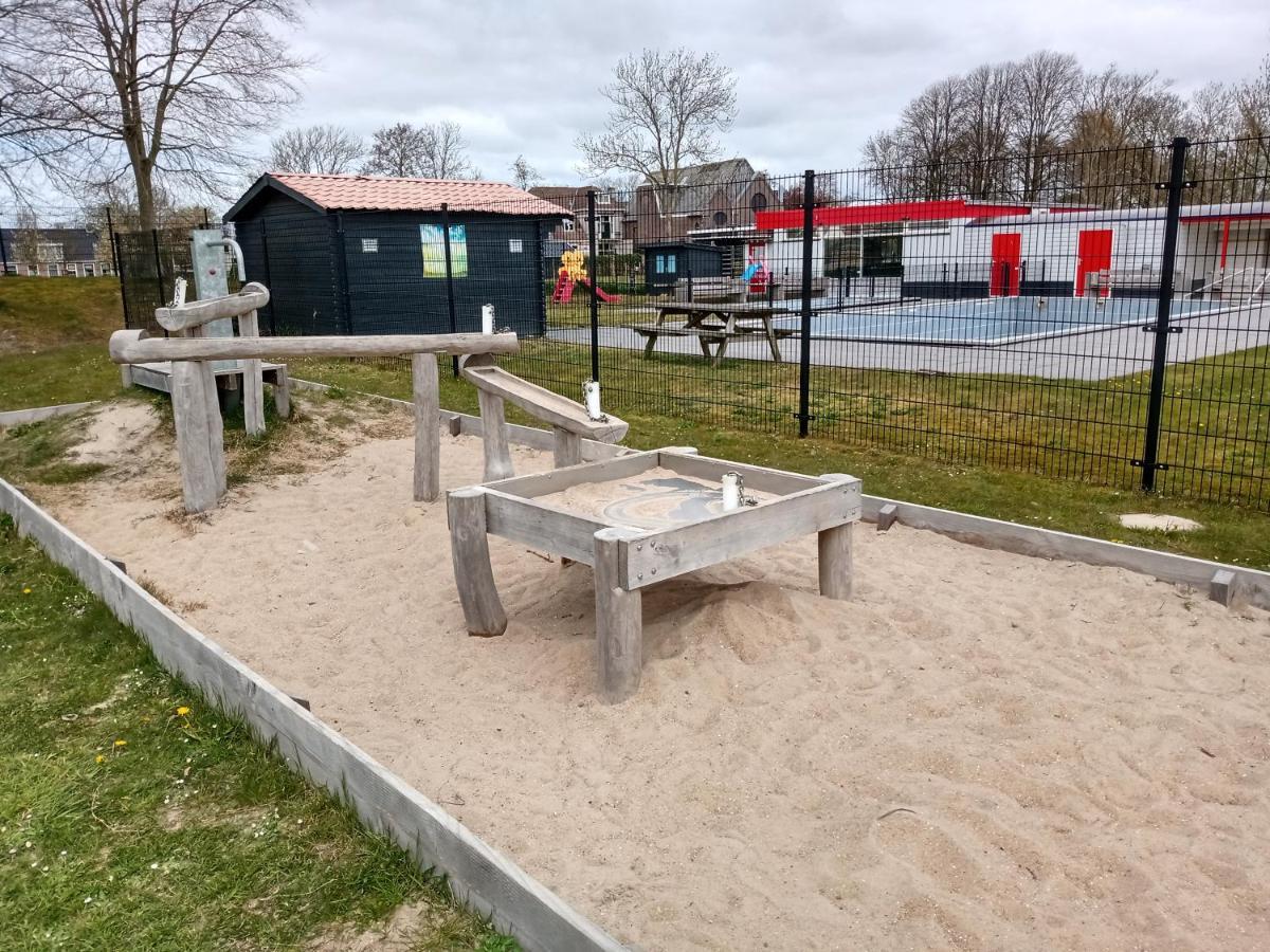 Vila Wellnesshuis Met Hottub, Ligbad En Grote Tuin Tzummarum Exteriér fotografie