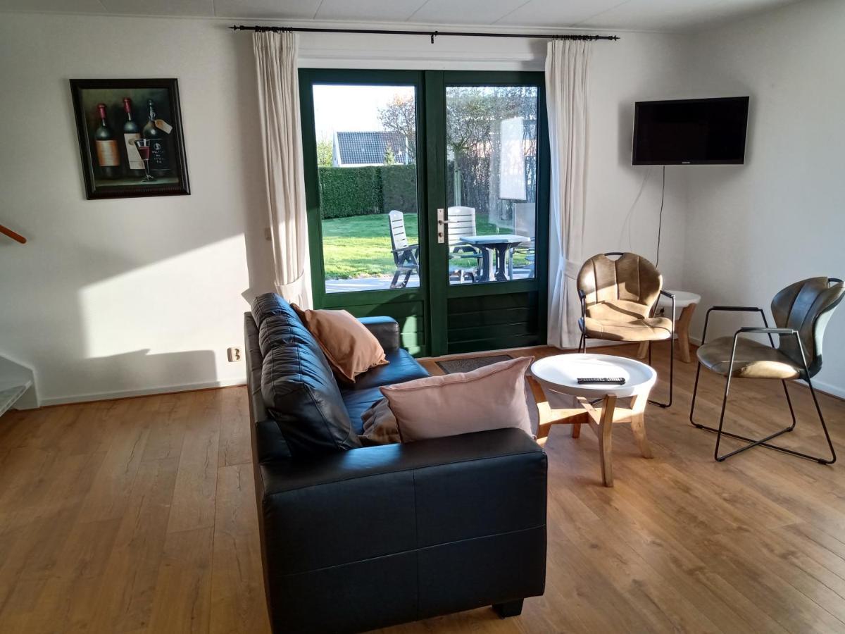 Vila Wellnesshuis Met Hottub, Ligbad En Grote Tuin Tzummarum Exteriér fotografie