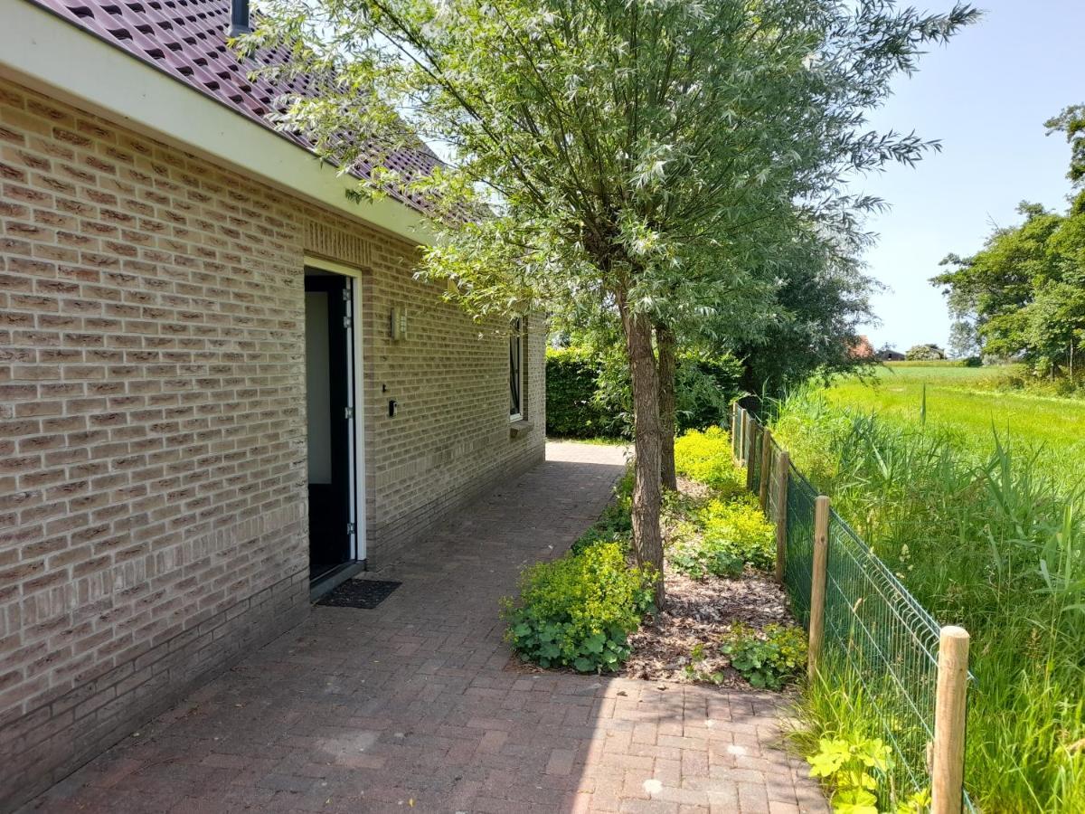 Vila Wellnesshuis Met Hottub, Ligbad En Grote Tuin Tzummarum Exteriér fotografie